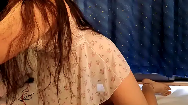 Snapshot of Sisi_cute chatting on April 12, 1:10 am Sisi cute online show from April 12, 1:10 am