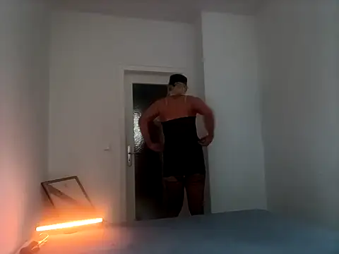 sandrahoeslut online show from January 23, 1:02 pm