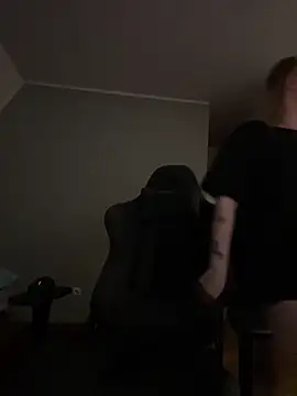 Snapshot of Bella_Eloise chatting on February 7, 9:29 pm Bella Eloise online show from February 7, 9:29 pm