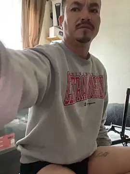 paullliliu online show from January 22, 11:21 pm