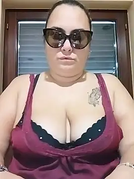 Snapshot of topina8 chatting on October 11, 5:50 am topina8 online show from October 11, 5:50 am