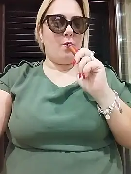 Snapshot of topina8 chatting on October 11, 7:01 pm topina8 online show from October 11, 7:01 pm