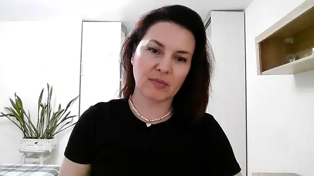 Victoria Glam online show from October 3, 5:10 pm