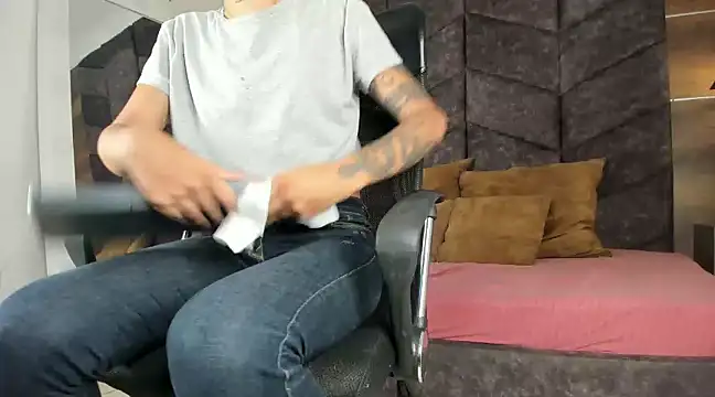 LauraaGomezz   online show from January 26, 2:03 am