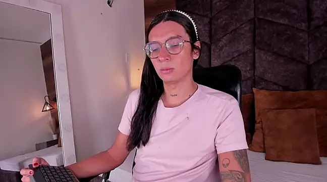 LauraaGomezz   online show from February 9, 12:19 pm