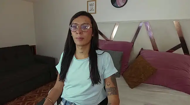 LauraaGomezz   online show from February 25, 7:25 pm