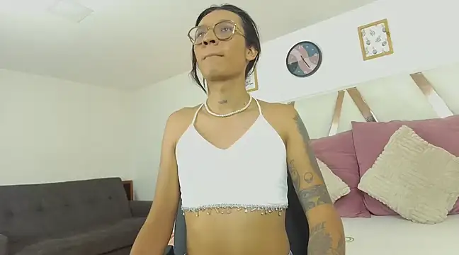 LauraaGomezz   online show from March 14, 6:07 pm