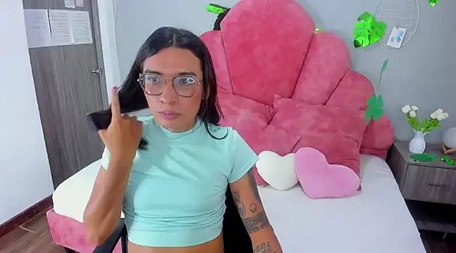 LauraaGomezz   online show from March 17, 10:28 pm
