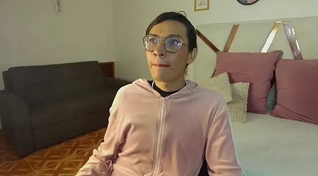 LauraaGomezz   online show from March 22, 1:32 am