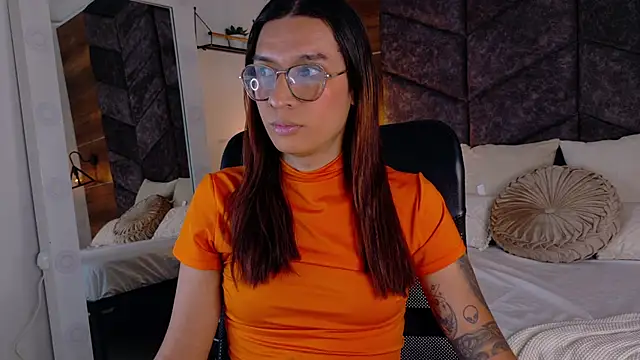 LauraaGomezz   online show from September 12, 7:47 pm