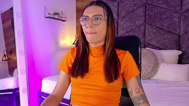 LauraaGomezz   online show from September 23, 7:28 pm