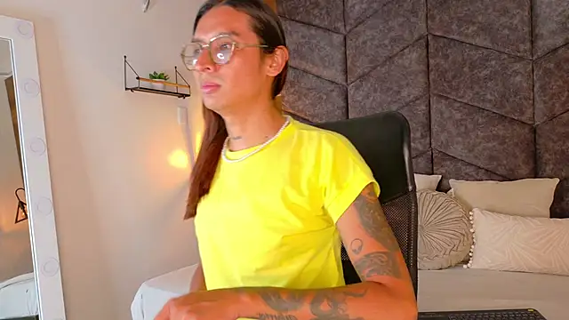 LauraaGomezz   online show from September 27, 7:30 pm