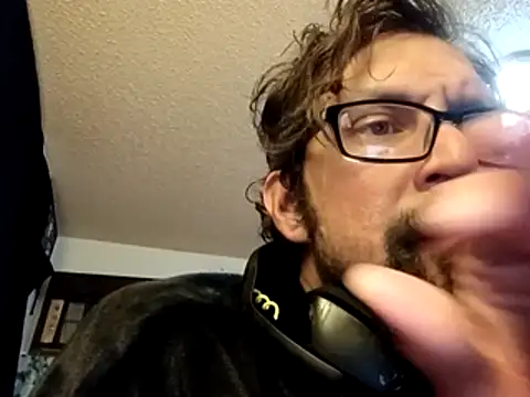 Johndis805 online show from October 28, 10:30 am