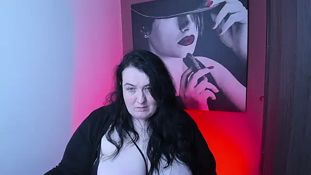 Snapshot of QueenOfHaze chatting on November 15, 7:43 pm QueenOfHaze online show from November 15, 7:43 pm