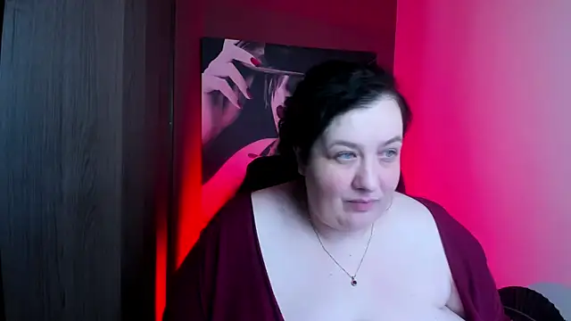 Snapshot of QueenOfHaze chatting on July 2, 8:53 am QueenOfHaze online show from July 2, 8:53 am