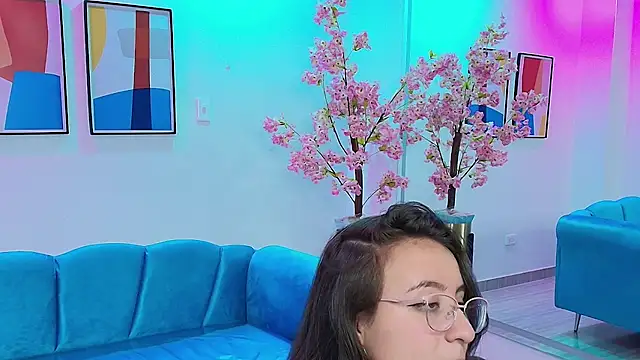 Lilyy evans online show from March 8, 10:00 am