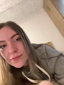 eilynxx online show from February 13, 9:27 pm