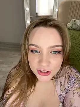 MiaM00N online show from March 21, 10:28 am