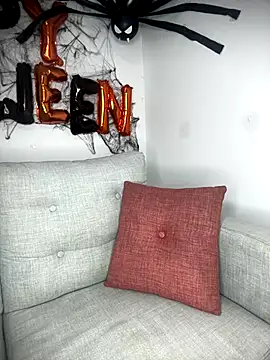 MeganCrow online show from October 27, 10:03 pm