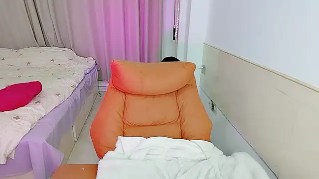 Snapshot of Song_99 chatting on October 14, 2:07 pm Song 99 online show from October 14, 2:07 pm