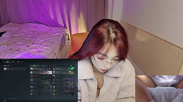 Snapshot of Song_99 chatting on October 27, 1:37 pm Song 99 online show from October 27, 1:37 pm