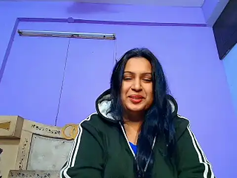 Snapshot of Sophia_James chatting on February 8, 3:21 pm Sophia James online show from February 8, 3:21 pm