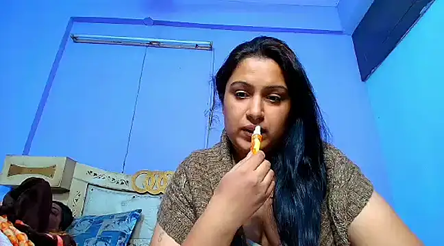 Snapshot of Sophia_James chatting on February 15, 5:17 pm Sophia James online show from February 15, 5:17 pm