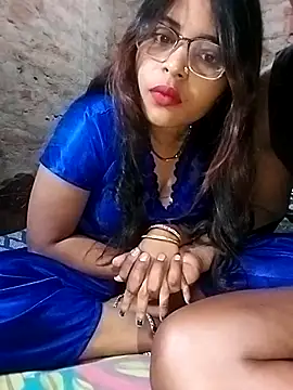 Snapshot of Simrandeshipp chatting on February 25, 8:19 pm Simrandeshipp online show from February 25, 8:19 pm