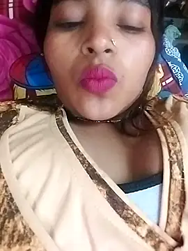 Snapshot of Simrandeshipp chatting on February 28, 4:31 pm Simrandeshipp online show from February 28, 4:31 pm