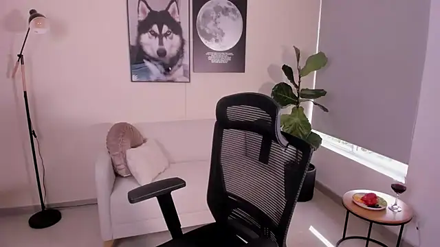 LairaScott online show from December 14, 9:19 pm