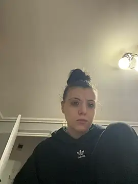 bunnythetailor online show from February 15, 9:00 pm