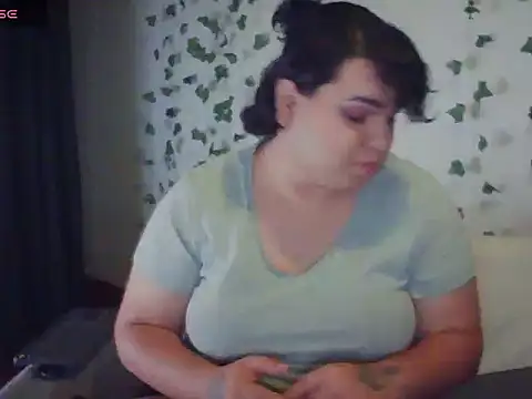 Snapshot of DarkhellMiss chatting on April 15, 11:27 pm DarkhellMiss online show from April 15, 11:27 pm