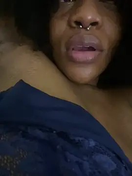 Boneca25 online show from February 24, 9:02 pm