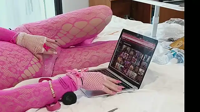 Snapshot of Cucked_Sissy_Bitch chatting on March 28, 3:39 am Cucked Sissy Bitch online show from March 28, 3:39 am