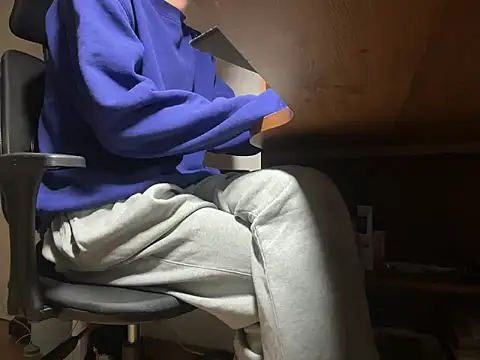 Snapshot of Phil_6677 chatting on February 6, 3:15 pm Phil 6677 online show from February 6, 3:15 pm