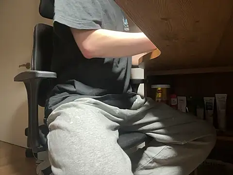 Snapshot of Phil_6677 chatting on February 23, 4:37 pm Phil 6677 online show from February 23, 4:37 pm