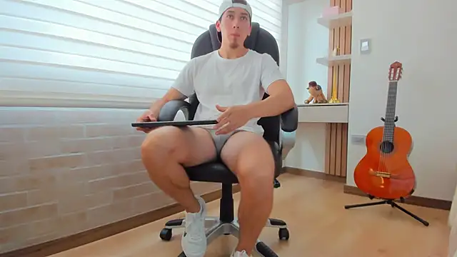 Tombarden online show from November 26, 7:04 pm