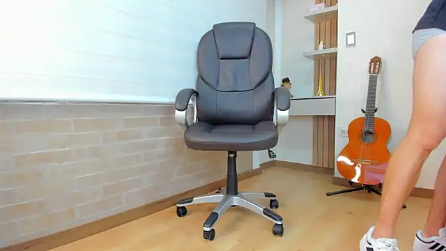 Tombarden online show from December 20, 7:10 pm