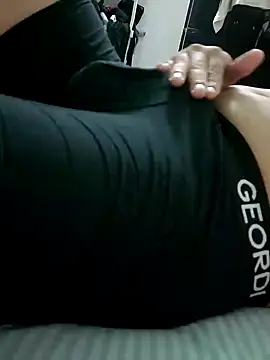 Snapshot of pdesangr chatting on February 14, 1:18 pm pdesangr online show from February 14, 1:18 pm