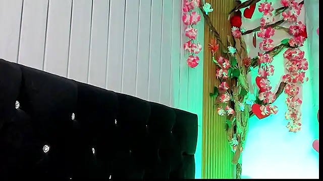 Snapshot of vicky__skinny_1 chatting on February 19, 11:17 am vicky  skinny 1 online show from February 19, 11:17 am