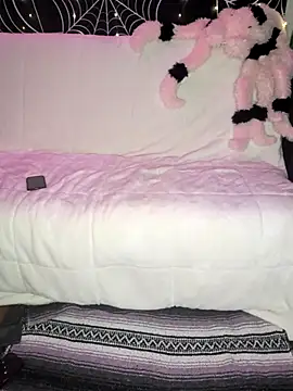 goblingirl888 online show from April 6, 8:48 am