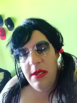 Snapshot of Adrianka chatting on May 18, 7:36 am Adrianka online show from May 18, 7:36 am