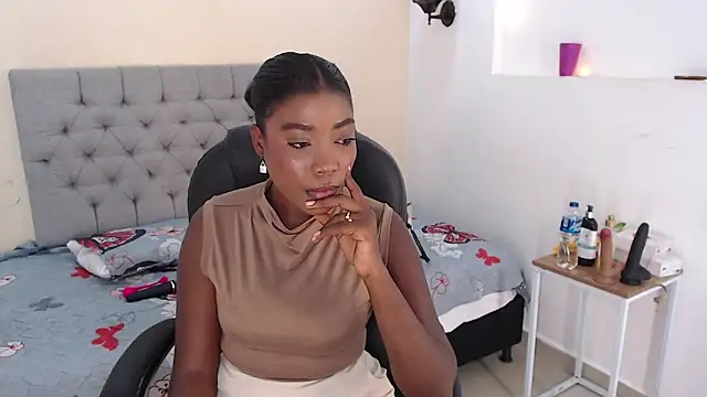 Dakkota Fox online show from November 6, 7:59 pm