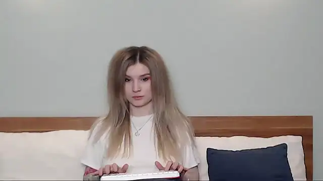 Snapshot of Chloe_Addison chatting on January 27, 6:19 am Chloe Addison online show from January 27, 6:19 am