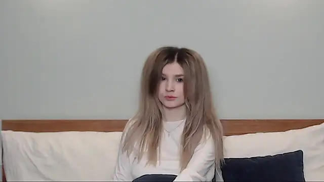 Snapshot of Chloe_Addison chatting on February 17, 3:25 am Chloe Addison online show from February 17, 3:25 am