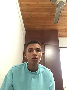 Alvarozzxv online show from January 24, 11:37 am