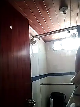 Snapshot of Vale_Saenzz chatting on February 21, 9:22 pm Vale Saenzz online show from February 21, 9:22 pm