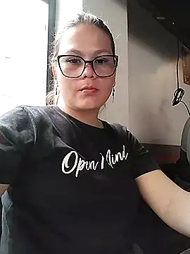 Snapshot of Vale_Saenzz chatting on March 3, 1:21 am Vale Saenzz online show from March 3, 1:21 am