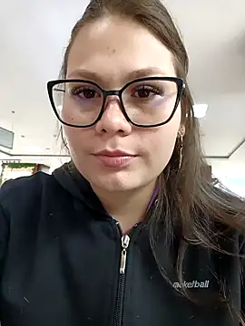 Snapshot of Vale_Saenzz chatting on March 8, 5:43 pm Vale Saenzz online show from March 8, 5:43 pm