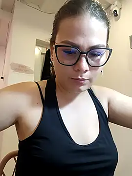 Snapshot of Vale_Saenzz chatting on March 11, 8:42 pm Vale Saenzz online show from March 11, 8:42 pm